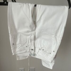 Vineyard Vines while jeans